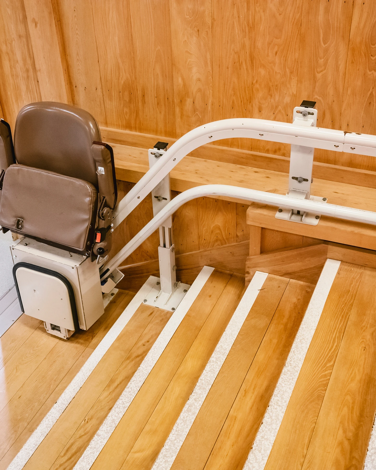 Bariatric Stairlifts (400-600+ lb Capacity)