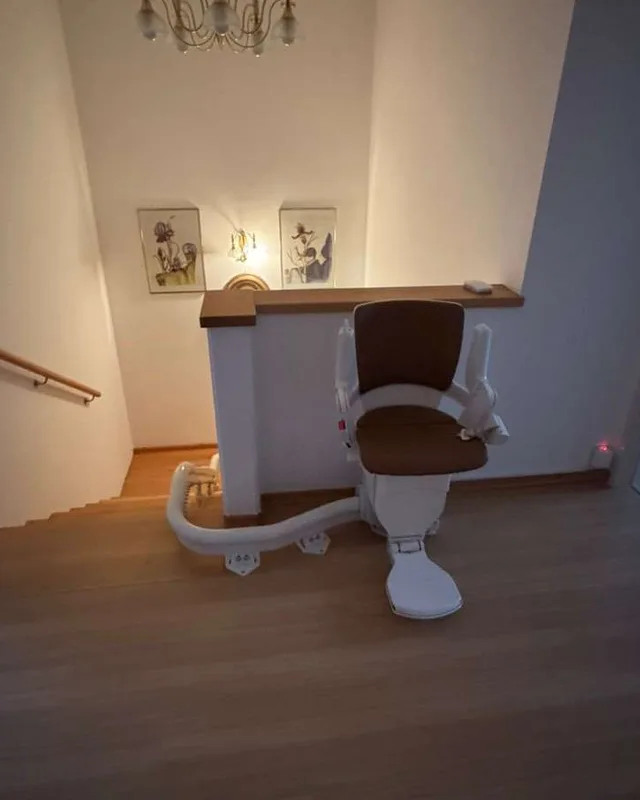 Curved stairlift installation in Denver, Colorado &mdash; 90° split-landing in a 1970s Denver split-level