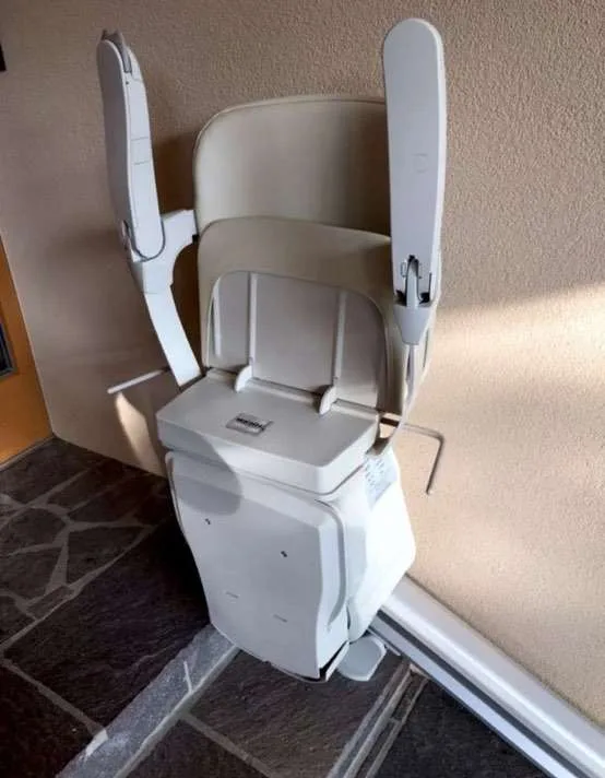 Outdoor stairlift installation in Memorial, TX — Memorial home — 72-hour install for a Houston Methodist hip replacement discharge — photo 3
